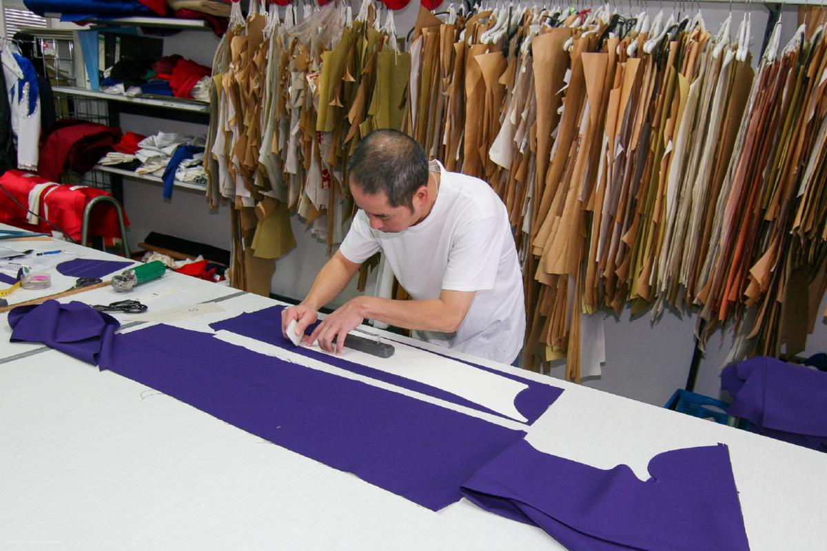 Uniformen im Zuschnitt in der Uniformwerkstatt Uniformen im Zuschnitt in der Uniformwerkstatt